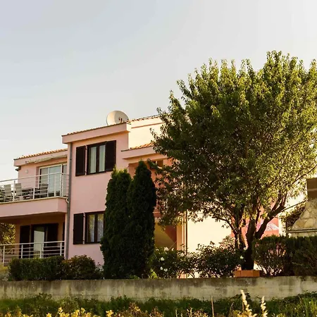 1o Apartamento *